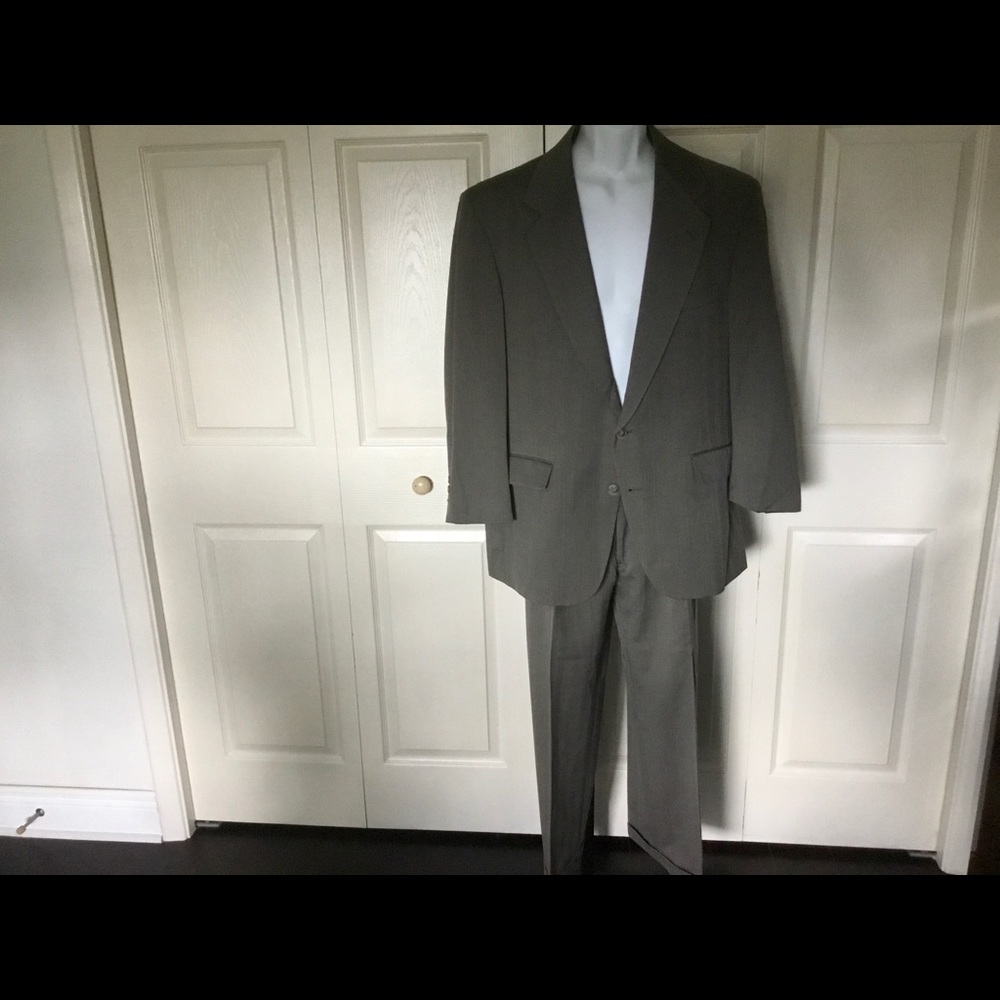 Botany 500 Couture Suit taupe